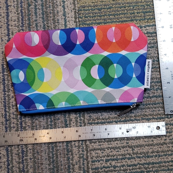 Kapitza x Clinique makeup clutches - Picture 4 of 4